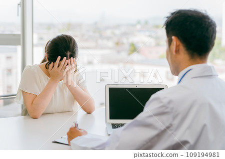 Female patient who is diagnosed with an illness (illness, life expectancy, cancer, insurance, miscarriage) 109194981