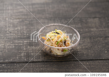 Vermicu salad Vermicu salad 109195846