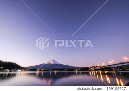 Mt. Fuji, Lake Kawaguchi, early morning Mt. Fuji, Lake Kawaguchi, early morning 109196627