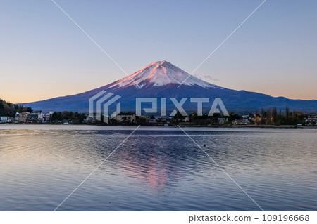 Mt. Fuji, Lake Kawaguchi, early morning Mt. Fuji, Lake Kawaguchi, early morning 109196668