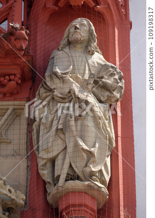 Saint Thomas the Apostle statue on the portal of the Marienkapelle in Wurzburg, Bavaria, Germany Saint Thomas the Apostle statue on the portal of the Marienkapelle in Wurzburg, Bavaria, Germany 109198317