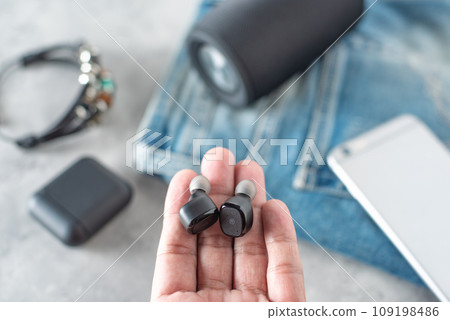 True wireless earbuds 109198486