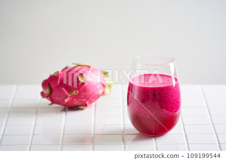 Dragon fruit juice Dragon fruit juice 109199544