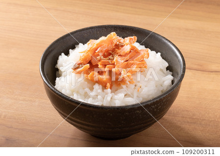Sweet and salted sockeye salmon, loosened meat 109200311