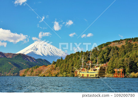 神奈川縣秋季箱根海盜船和富士山 神奈川縣秋季箱根海盜船和富士山 109200780
