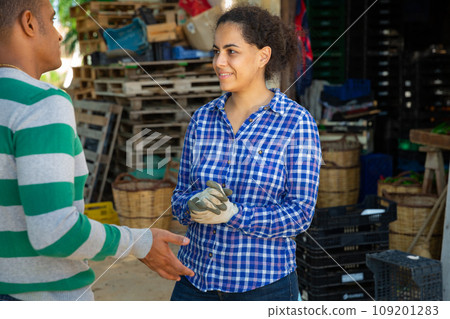 Friendly neighbors discuss on the farm 109201283