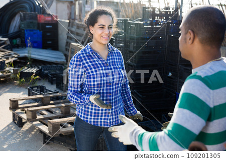 Friendly neighbors discuss on the farm Friendly neighbors discuss on the farm 109201305