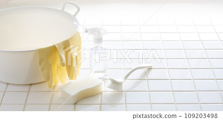 Image of cleaning tools and general cleaning 109203498