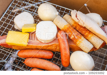 用自製紙板製作的煙燻食品 109203892