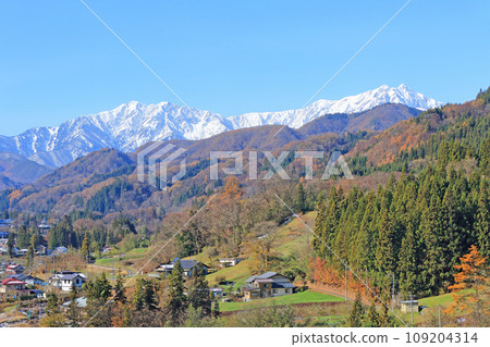 Northern Alps Uchitateyama Mountain Range in early winter 109204314