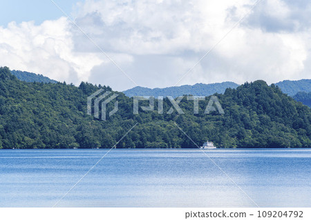 十和田湖和夏季青森縣十和田市的藍天 109204792