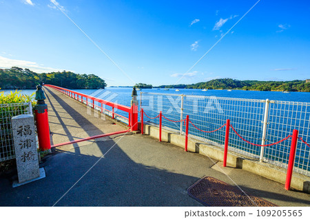 Fukuura Bridge in early autumn, Matsushima, Matsushima Town, Miyagi Prefecture Fukuura Bridge in early autumn, Matsushima, Matsushima Town, Miyagi Prefecture 109205565