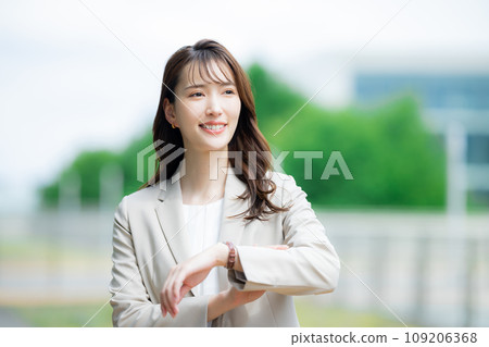 business woman commuting business woman commuting 109206368