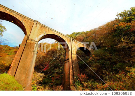 橫跨碓冰河的美麗的四孔磚橋…碓冰峠的「梅金橋」【舊線碓冰三橋】 橫跨碓冰河的美麗的四孔磚橋…碓冰峠的「梅金橋」【舊線碓冰三橋】 109206938