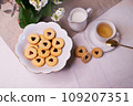 Cookies with jam filling for tea 109207351