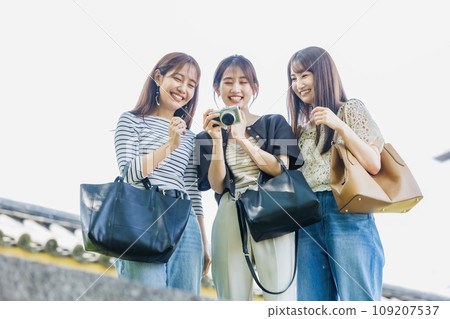 少女旅行大阪城觀光 少女旅行大阪城觀光 109207537