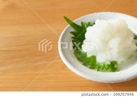 Grated radish on a small plate 109207948