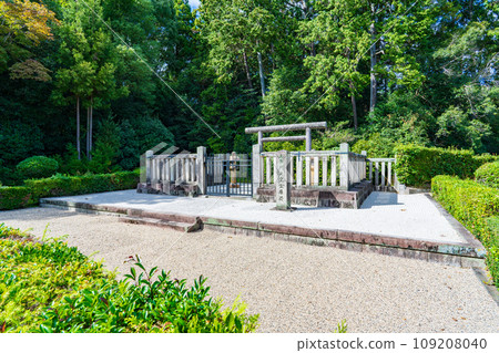 Kanehara Mausoleum of the 83rd Emperor Tsuchimikado, Nagaokakyo City, Kyoto Prefecture 109208040