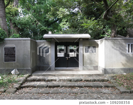 The site of Yoshio Oishi and 16 other loyalists in Takanawa, Minato-ku, Tokyo (place of Oishi Kuranosuke seppuku) The site of Yoshio Oishi and 16 other loyalists in Takanawa, Minato-ku, Tokyo (place of Oishi Kuranosuke seppuku) 109208358