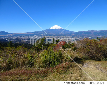 Mt. Fuji seen from Ashigara Castle ruins (Oyama Town, Sunto District, Shizuoka Prefecture) Photographed in November 2023 109208471