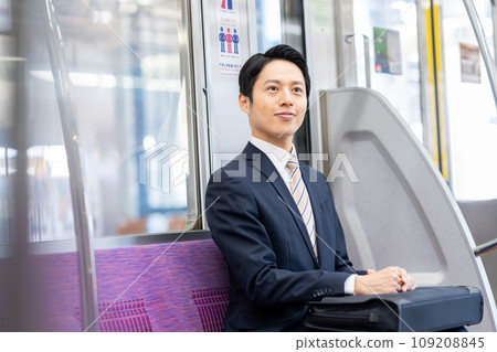 A middle-aged businessman commuting to work. Photo provided by Keio Electric Railway Co., Ltd. A middle-aged businessman commuting to work. Photo provided by Keio Electric Railway Co., Ltd. 109208845