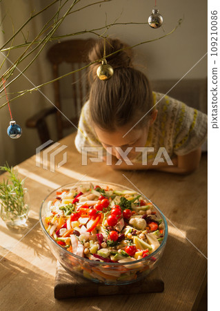 The girl is preparing vegetables 109210086