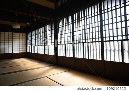 Lattice window of a Japanese house (former Muto family residence, Unuma-juku, Nakasendo) 109210825