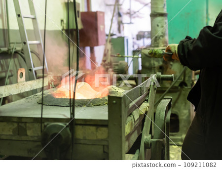 Melting of non-ferrous alloys in an induction furnace of a foundry shop of metallurgical plant Melting of non-ferrous alloys in an induction furnace of a foundry shop of metallurgical plant 109211082