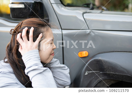 A woman who caused a traffic accident 109211570