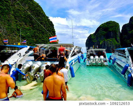 Maya Bay, Phi Phi Island, Phuket, Thailand 109212653