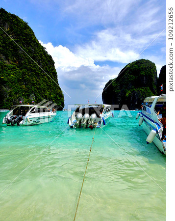 Maya Bay, Phi Phi Island, Phuket, Thailand 109212656