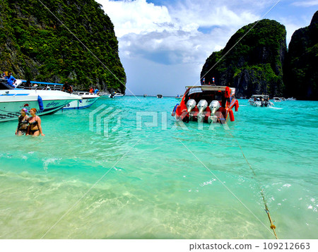 Maya Bay, Phi Phi Island, Phuket, Thailand 109212663