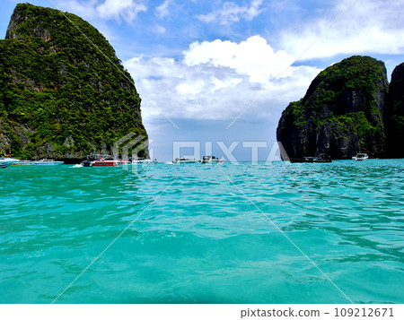 Maya Bay, Phi Phi Island, Phuket, Thailand 109212671