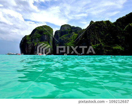 Maya Bay, Phi Phi Island, Phuket, Thailand 109212687