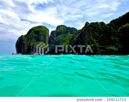 Maya Bay, Phi Phi Island, Phuket, Thailand 109212713