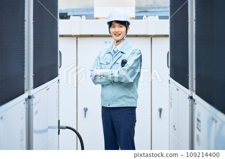 進行檢查的工作人員攝影合作：有明教育藝術專門學校 109214400