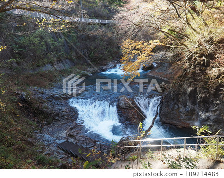 島野洞-秋天的自然風光 島野洞-秋天的自然風光 109214483