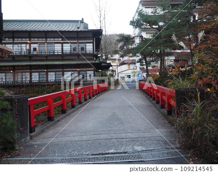 Inn scenery in Shima Onsen Town - Autumn leaves 109214545