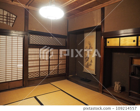 Inn scenery in Shima Onsen Town - Autumn leaves 109214557