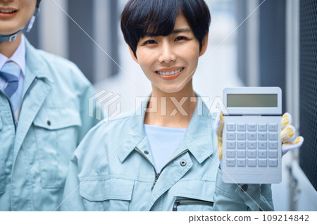 Male and female workers performing inspection work Photography cooperation: Ariake College of Education and Art Male and female workers performing inspection work Photography cooperation: Ariake College of Education and Art 109214842