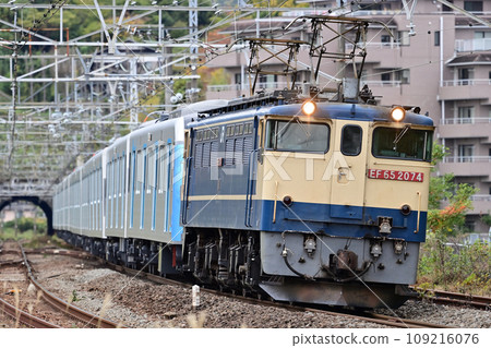 Tokaido Main Line Manazuru JR Freight EF65-2074 (Shin-Tsurumi) + Seibu 40000 series 40164F Tokaido Main Line Manazuru JR Freight EF65-2074 (Shin-Tsurumi) + Seibu 40000 series 40164F 109216076