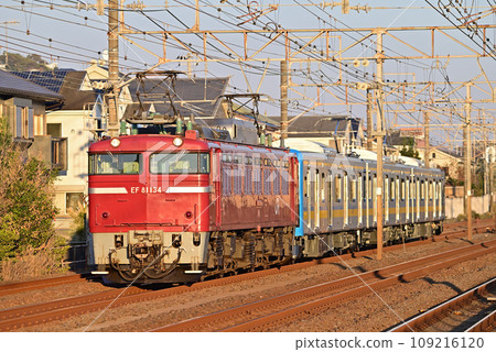 Tokaido Main Line Oiso-Ninomiya JR East EF81-134+E131 series 1000 series T4 formation (Kamakura) Tokaido Main Line Oiso-Ninomiya JR East EF81-134+E131 series 1000 series T4 formation (Kamakura) 109216120