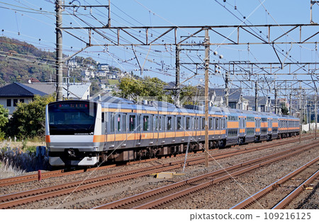 Tokaido Main Line Ninomiya-Oiso JR East E233 series 0 series H-53 formation (Toyota) + green car test run Tokaido Main Line Ninomiya-Oiso JR East E233 series 0 series H-53 formation (Toyota) + green car test run 109216125