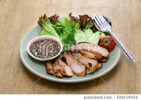 Komu yan（炭烤五花肉），泰國菜 109216458