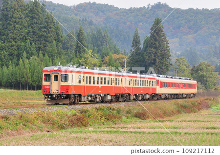 Banetsu West Line Tokusawa-Uenojiri JR East Kiha 52 + Kiha 52 + Kiha 28 + Kiha 58 (Niigata) Banetsu West Line Tokusawa-Uenojiri JR East Kiha 52 + Kiha 52 + Kiha 28 + Kiha 58 (Niigata) 109217112