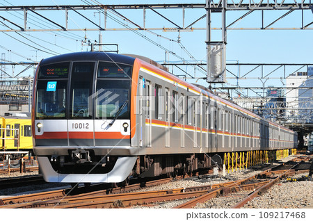 Seibu Ikebukuro Line Hoya Tokyo Metro 10000 series 10012 Seibu Ikebukuro Line Hoya Tokyo Metro 10000 series 10012 109217468