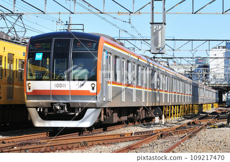 Seibu Ikebukuro Line Hoya Tokyo Metro 10000 series 10011 Seibu Ikebukuro Line Hoya Tokyo Metro 10000 series 10011 109217470