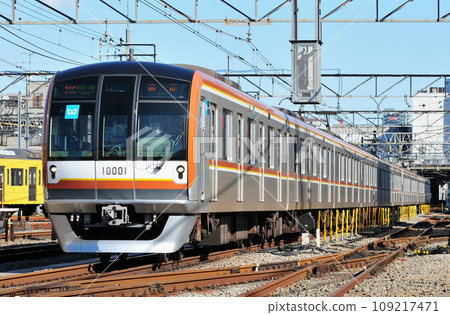Seibu Ikebukuro Line Hoya Tokyo Metro 10000 series 10001 Seibu Ikebukuro Line Hoya Tokyo Metro 10000 series 10001 109217471