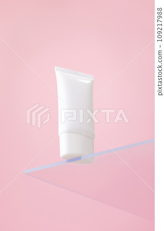 Artistic elegance: Facial cream on a blush-pink background. Skincare simplicity with a touch of modern beauty 109217988