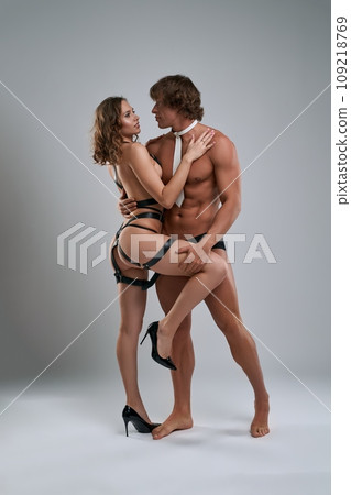 Passionate embracing couple in bondage looking at each other 109218769